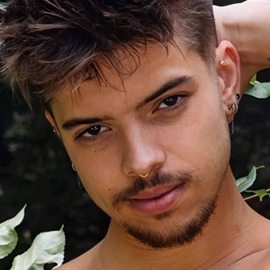 Evan Knoxx, twink gay performer with slim build and playful energy