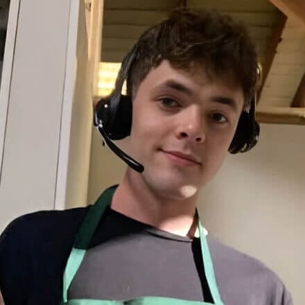 Troye Dean, twink gay performer with baby-faced youthful style